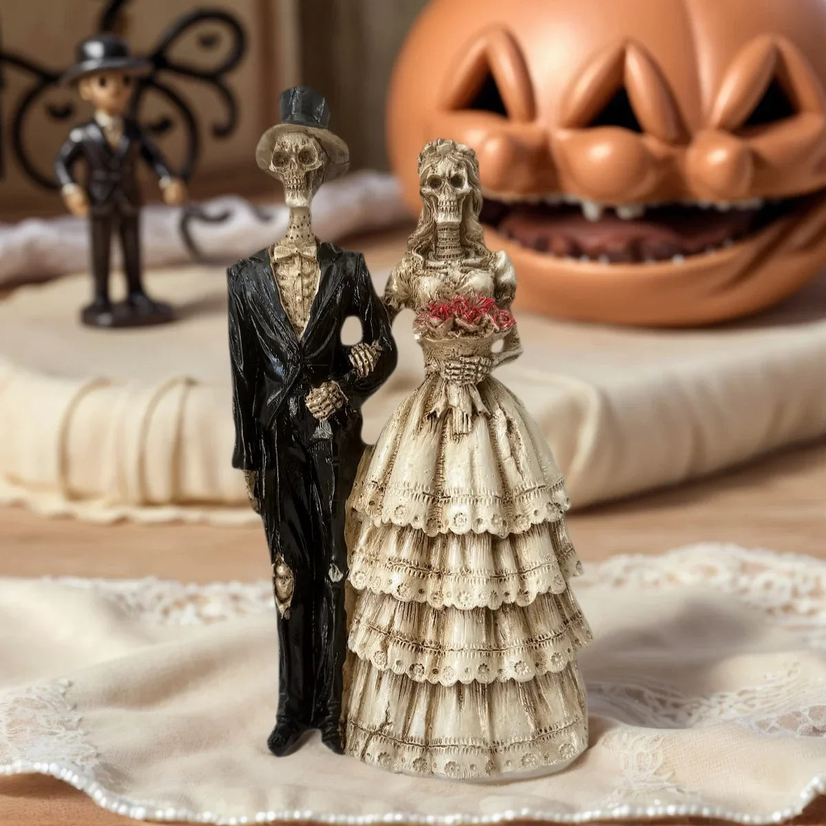 Halloween Skeleton Couple Statue – Vintage Wedding Style Resin Ornament, Romantic Spooky Home Decor